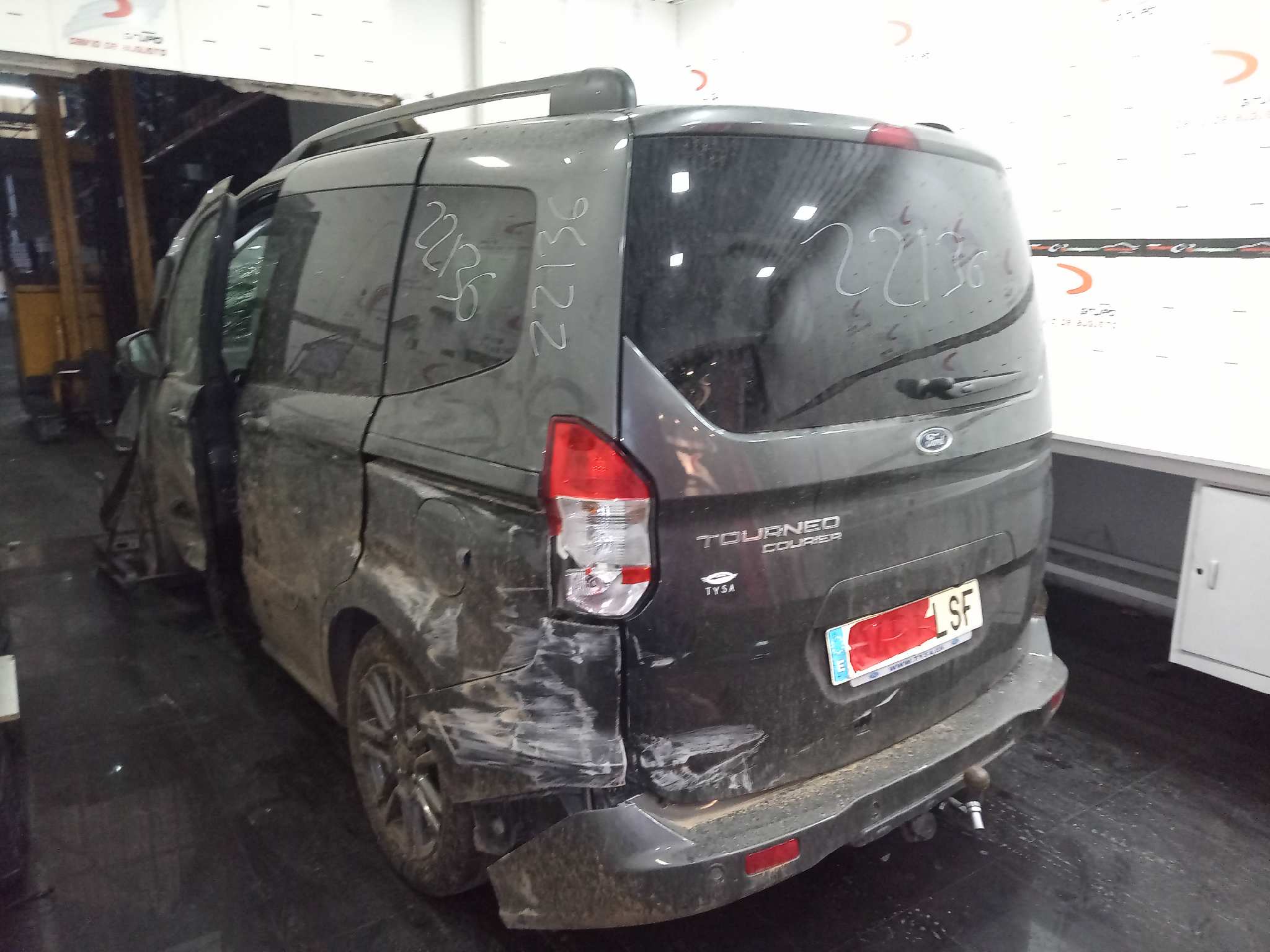 FORD TOURNEO CONNECT Titanium   |   06.18 - 12.20 foto 3