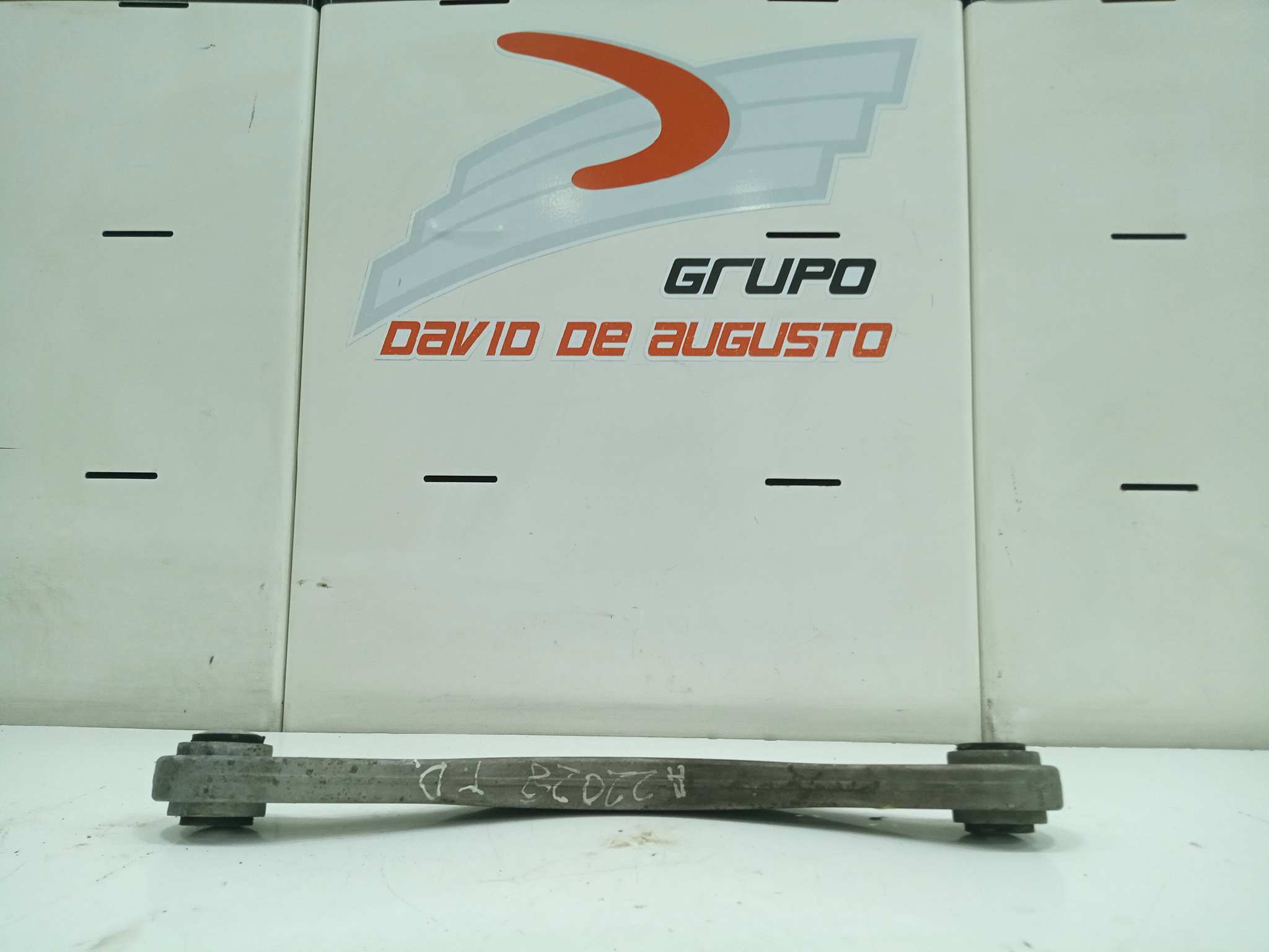 BRAZO SUSPENSION INFERIOR TRASERO DERECHO