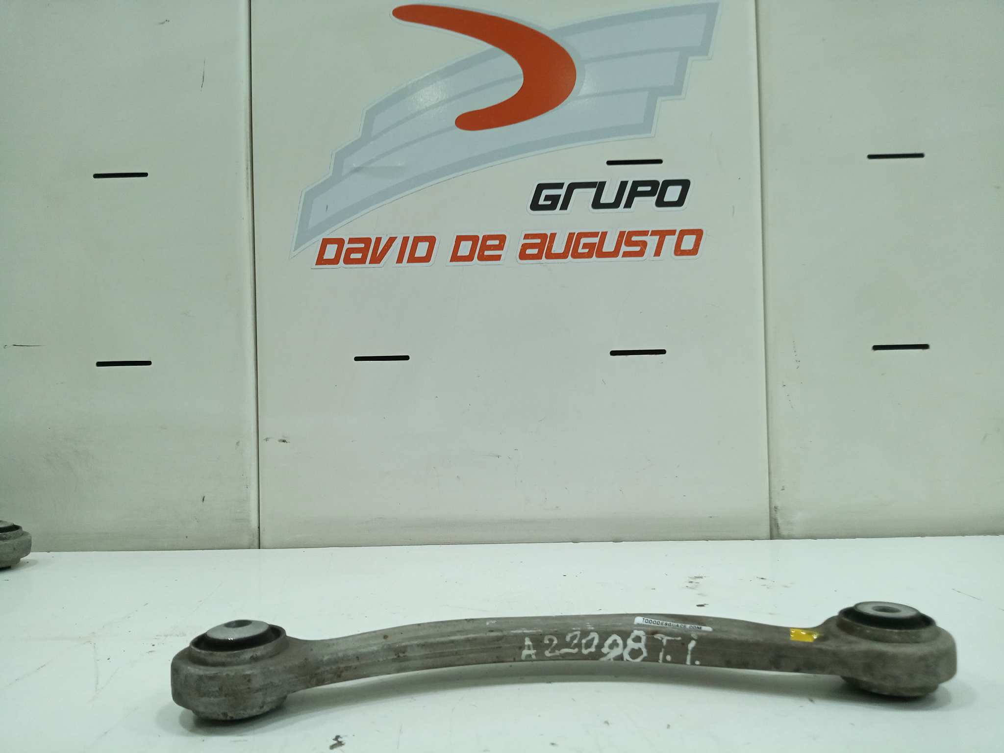 BRAZO SUSPENSION SUPERIOR DELANTERO IZQUIERDO
