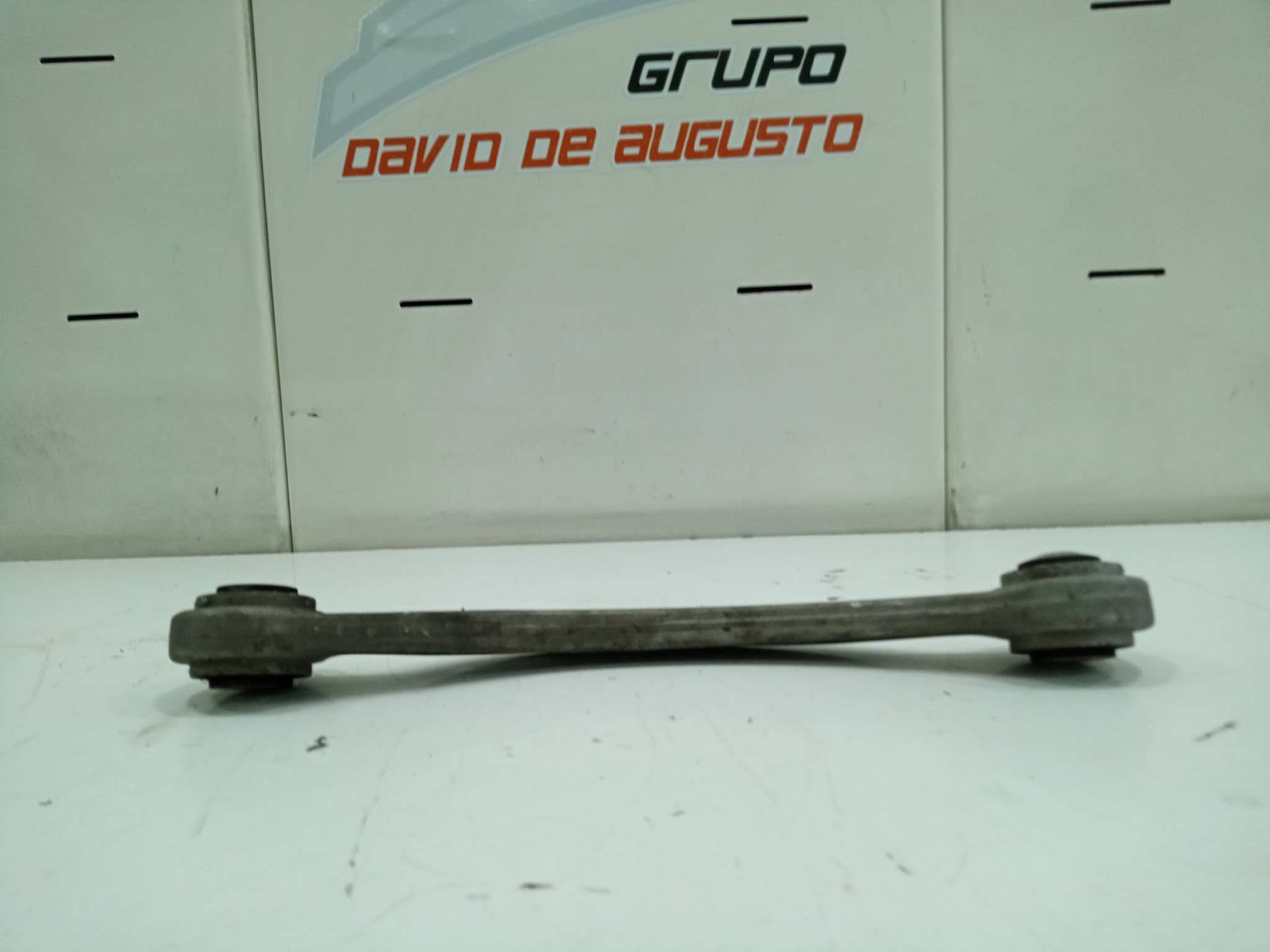 BRAZO SUSPENSION SUPERIOR TRASERO DERECHO