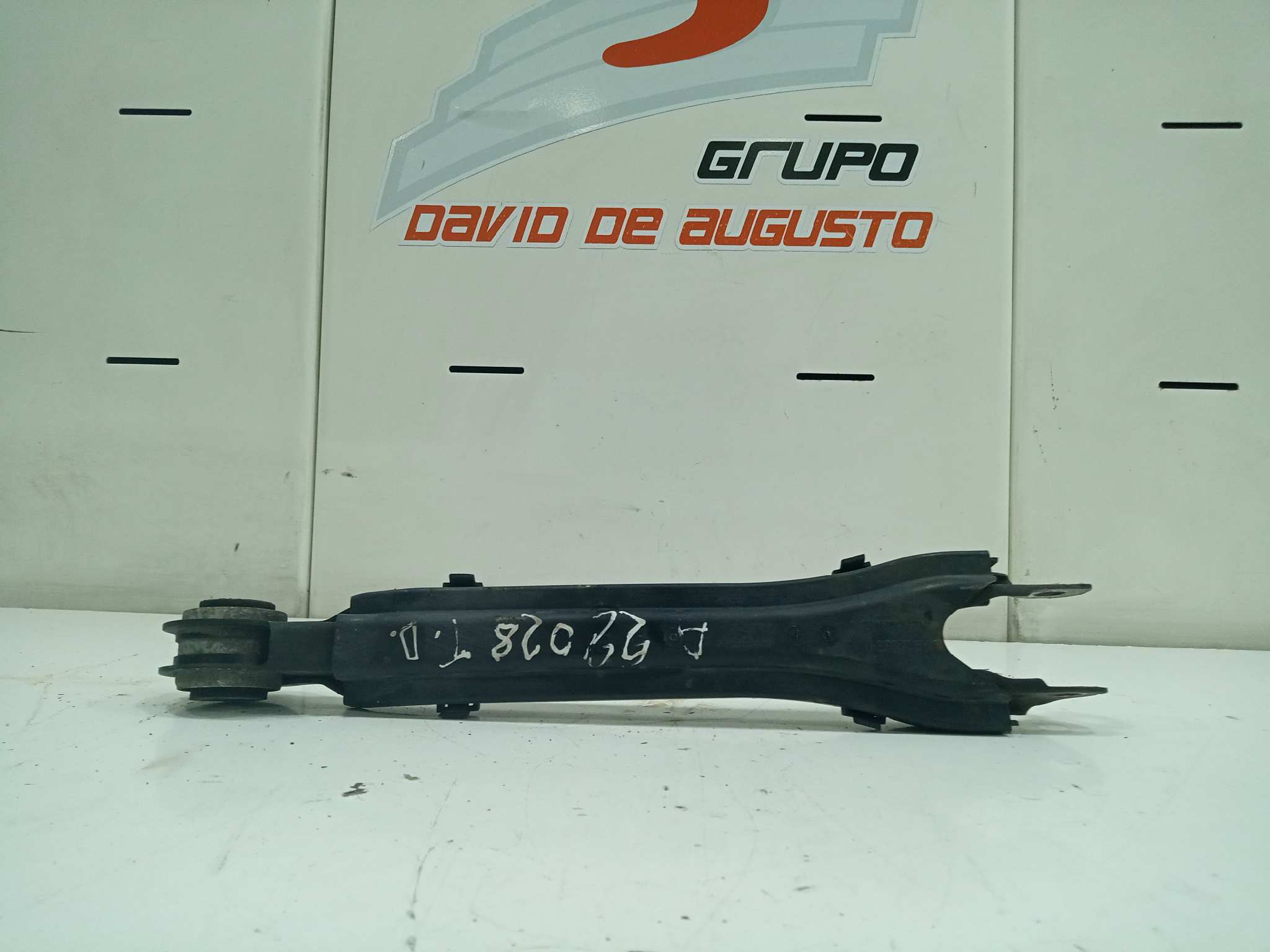 BRAZO SUSPENSION INFERIOR TRASERO DERECHO