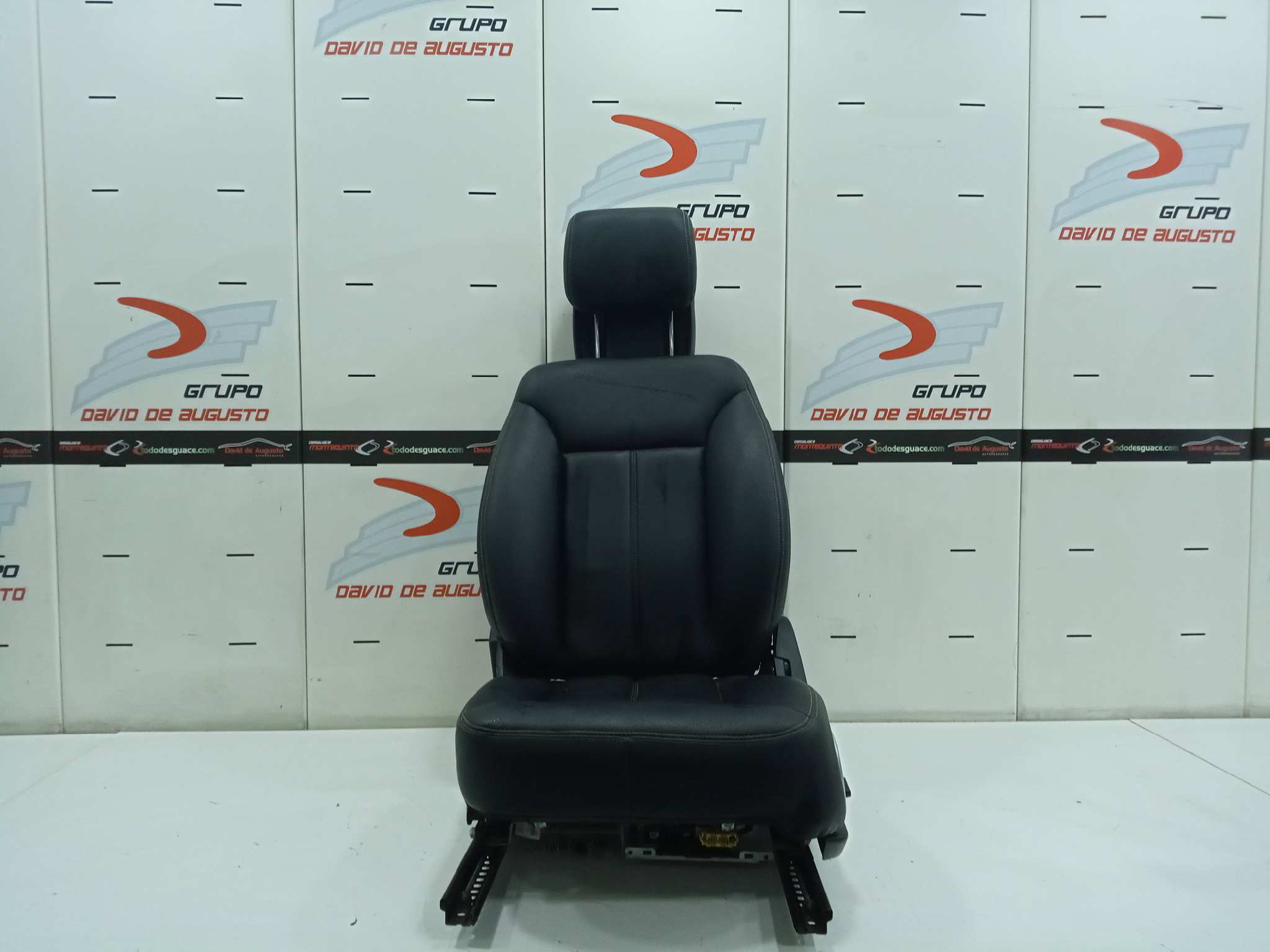 ASIENTO DELANTERO IZQUIERDO