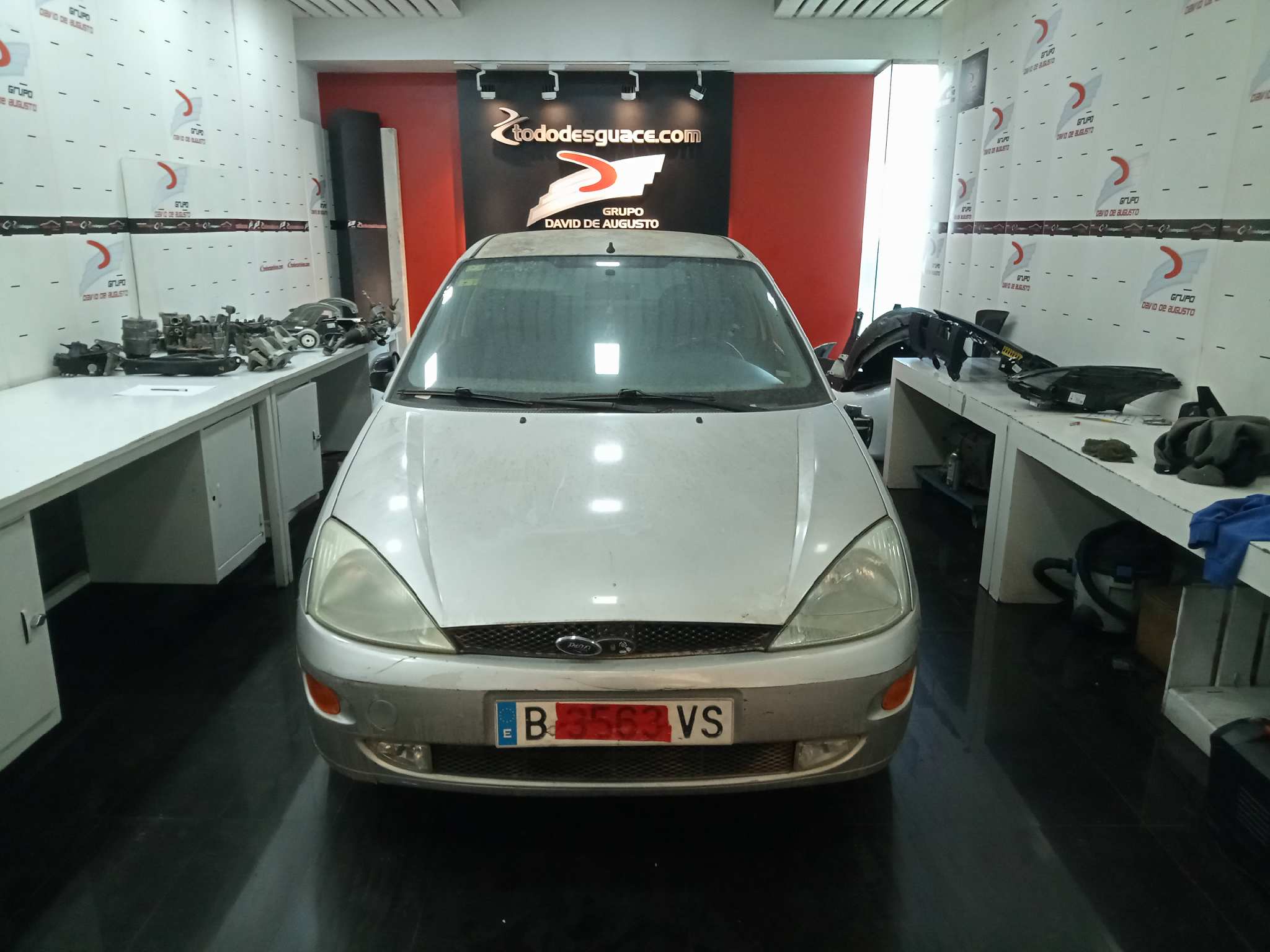 FORD FOCUS BERLINA (CAK) Trend   |   08.98 - 12.01