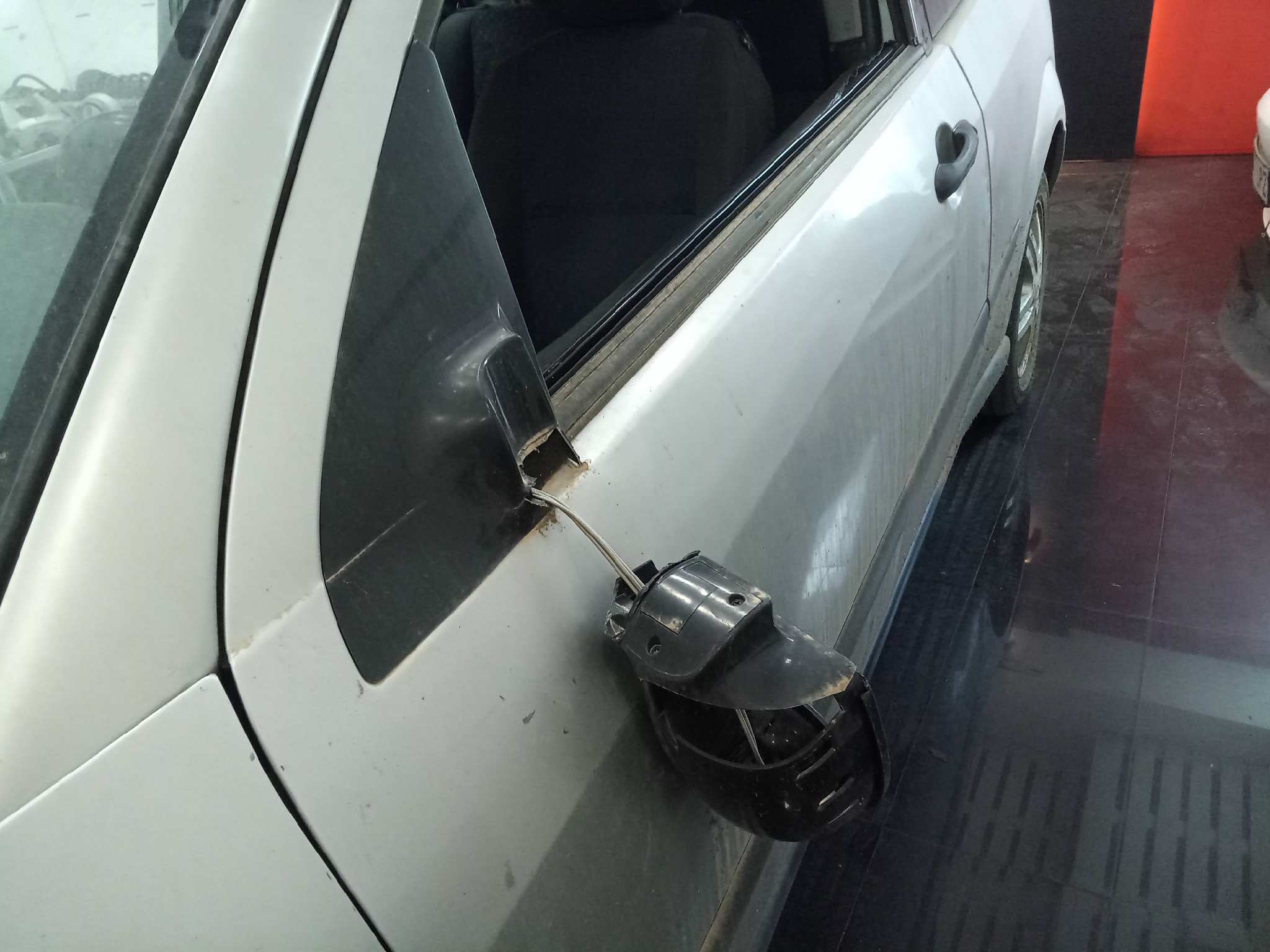 FORD FOCUS BERLINA (CAK) Trend   |   08.98 - 12.01 foto 4