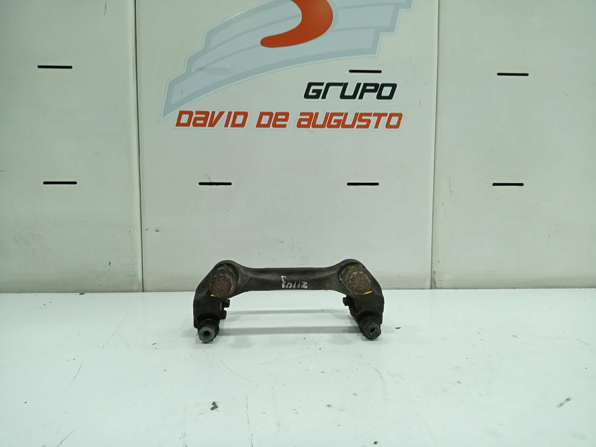 SOPORTE PINZA FRENO DELANTERO IZQUIERDO foto 2