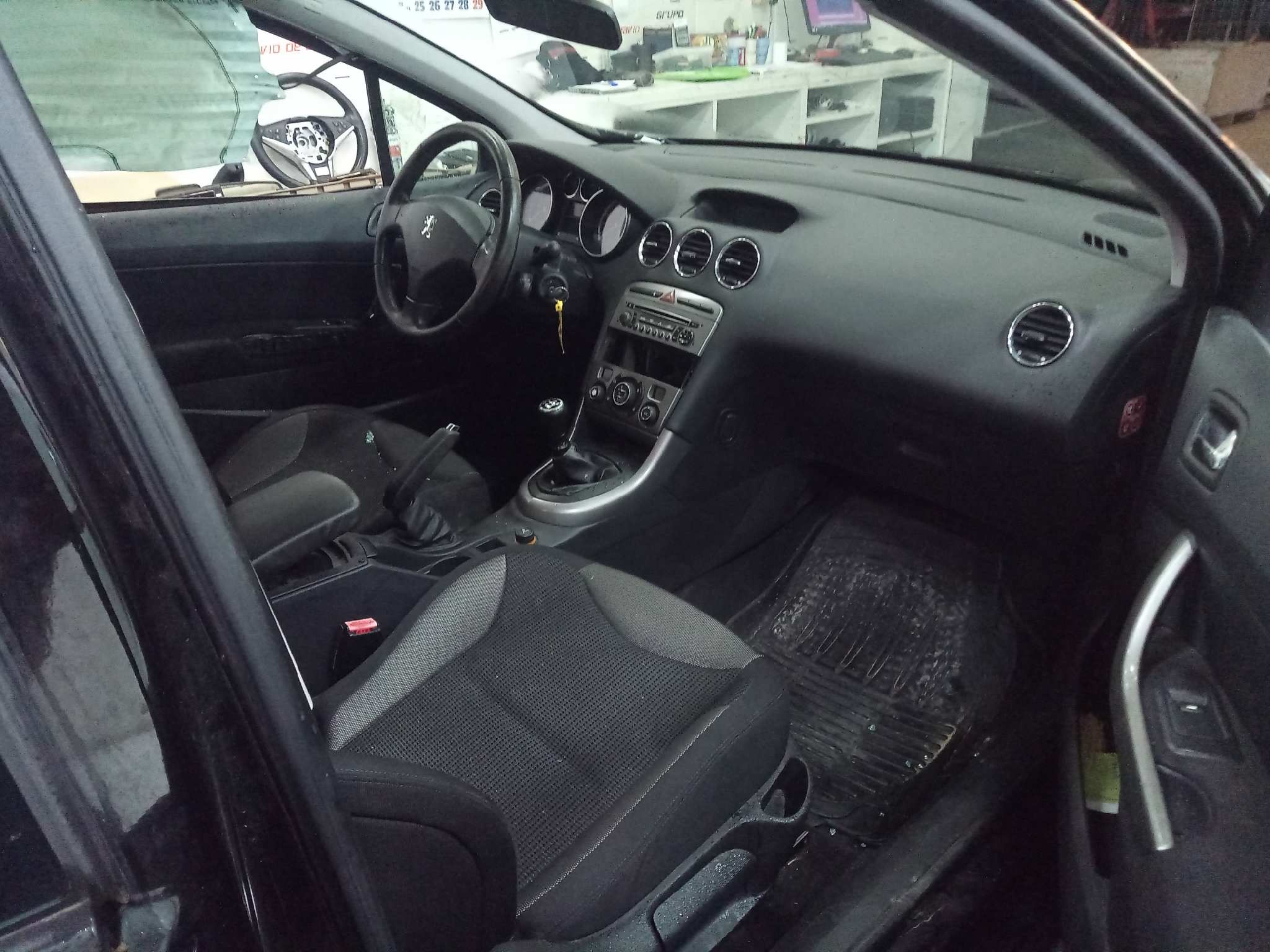 PEUGEOT 308 Confort   |   0.07 - ... foto 11