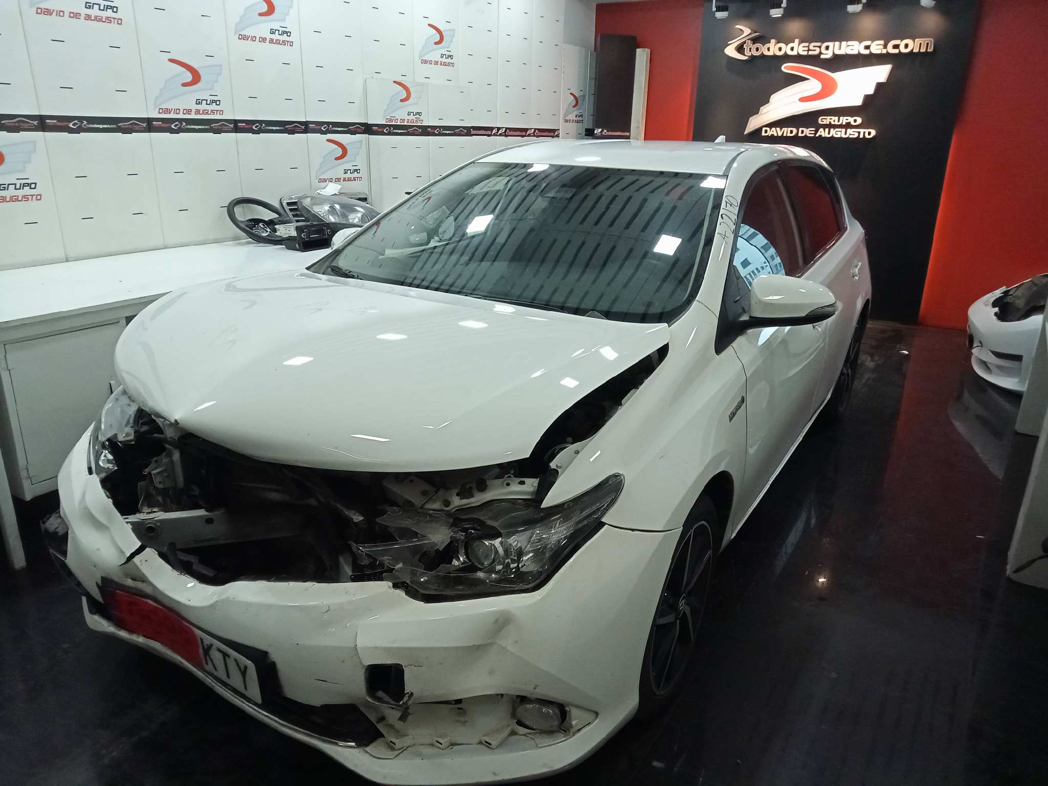 TOYOTA AURIS Hybrid Active   |   09.12 - 12.19 foto 3