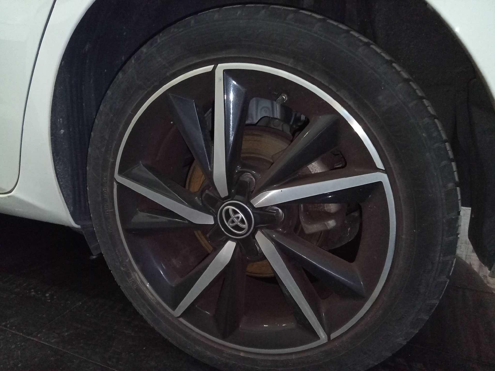 TOYOTA AURIS Hybrid Active   |   09.12 - 12.19