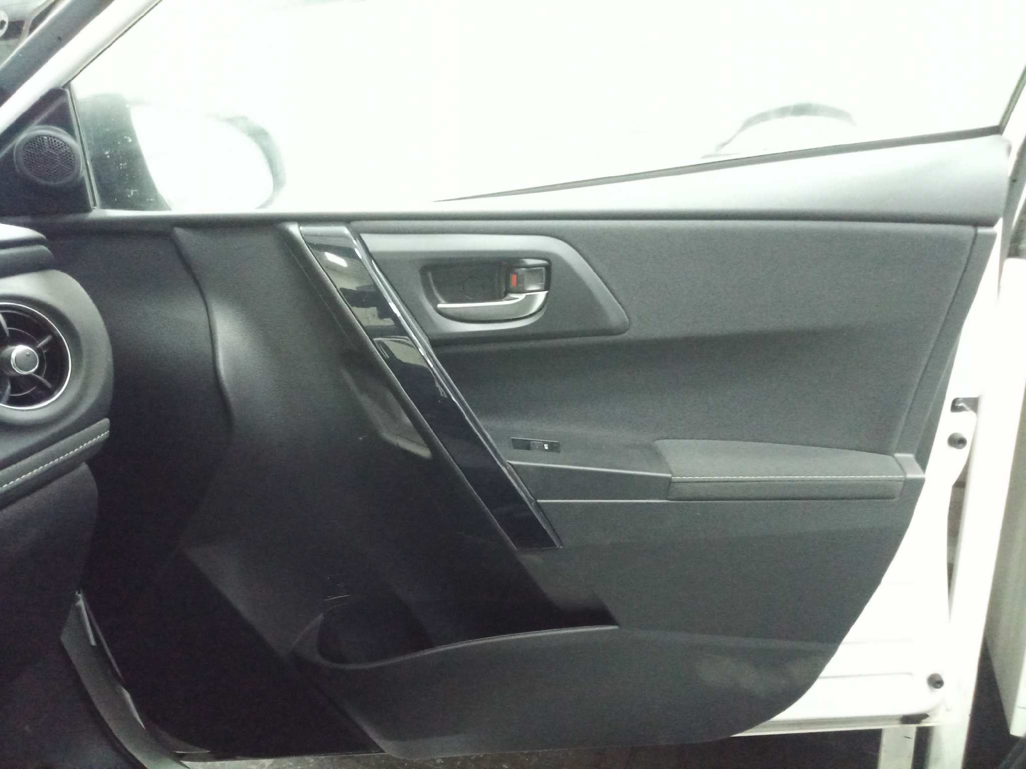 TOYOTA AURIS Hybrid Active   |   09.12 - 12.19