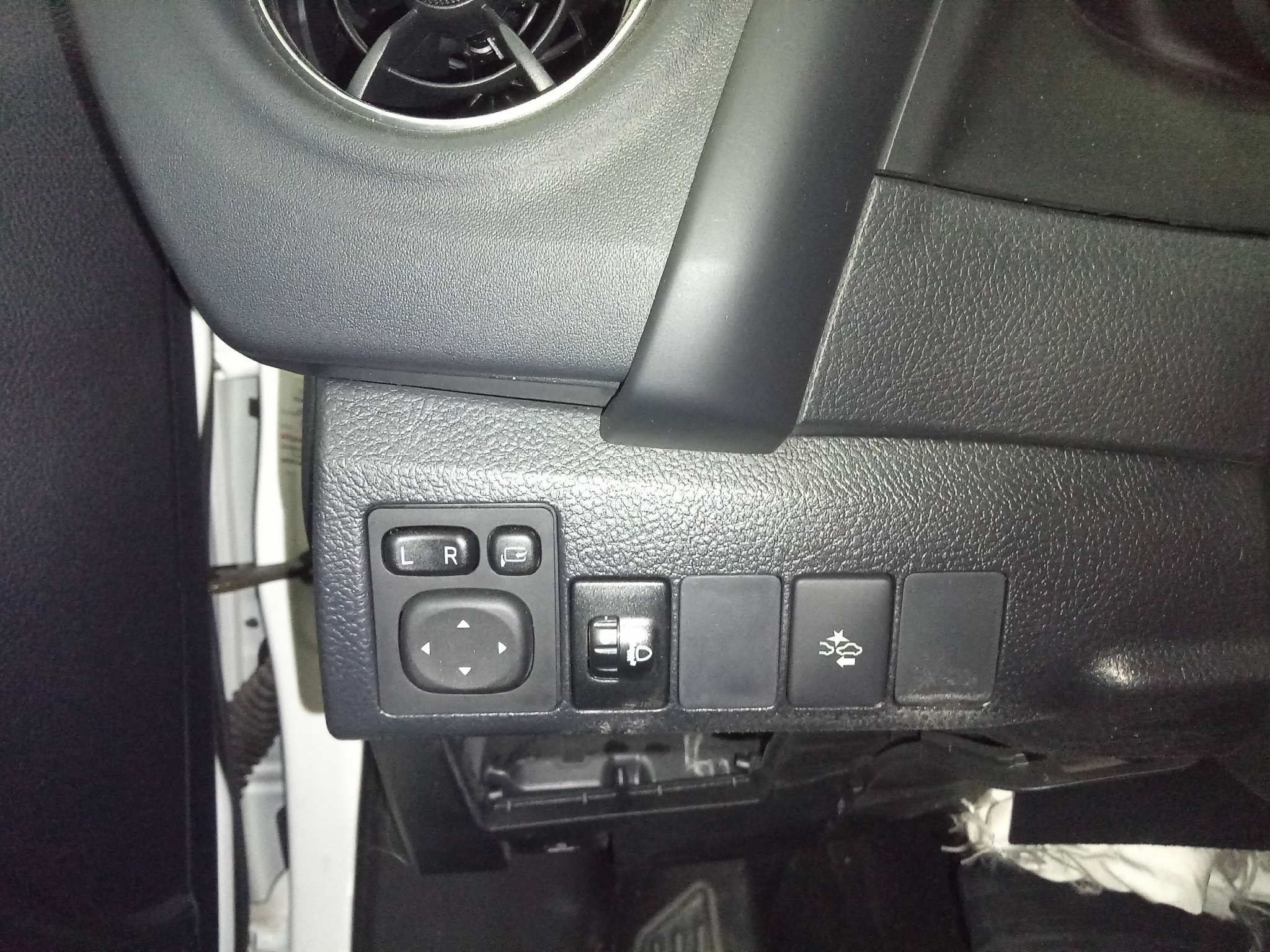 TOYOTA AURIS Hybrid Active   |   09.12 - 12.19
