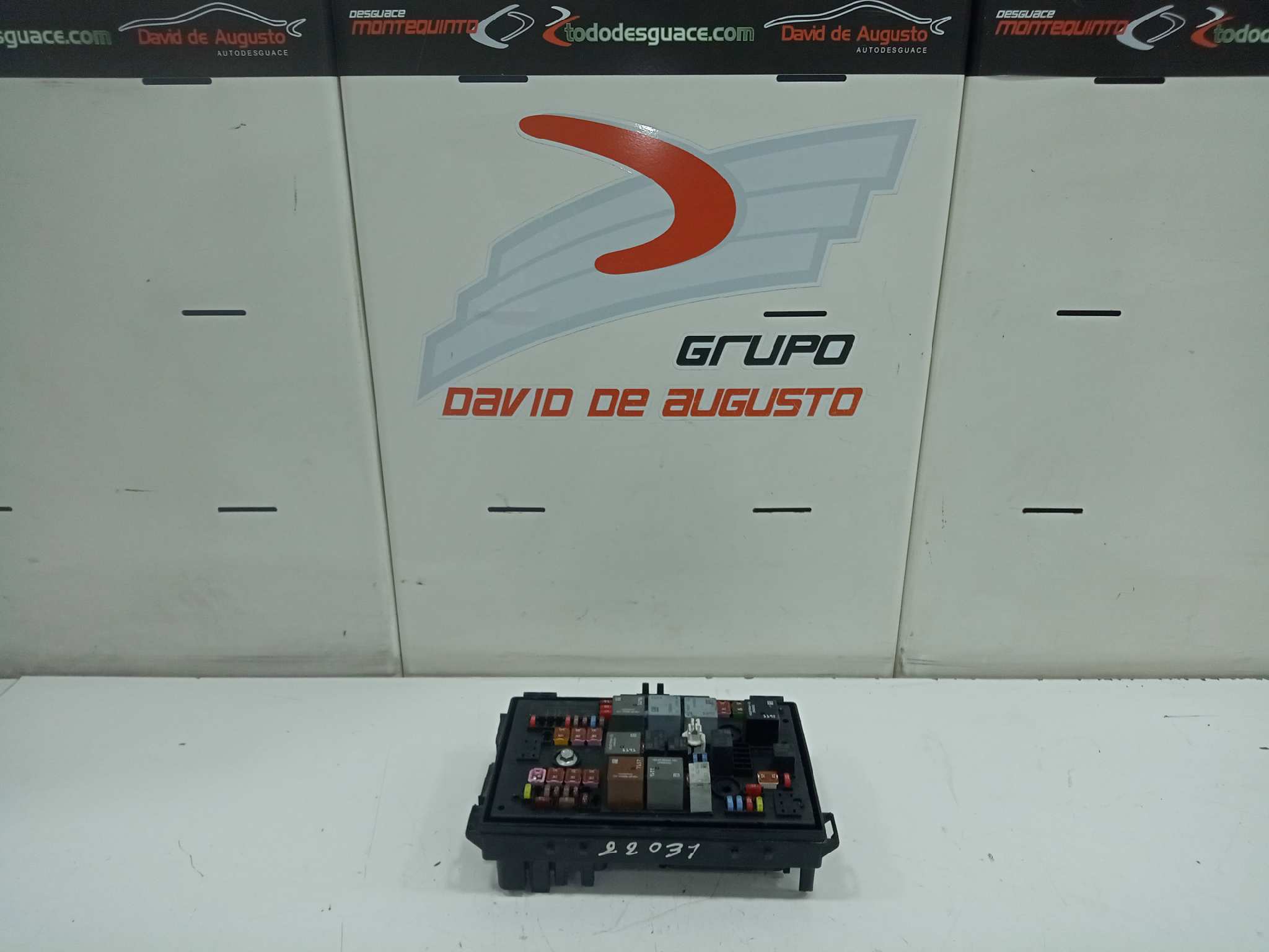 CAJA RELES / FUSIBLES