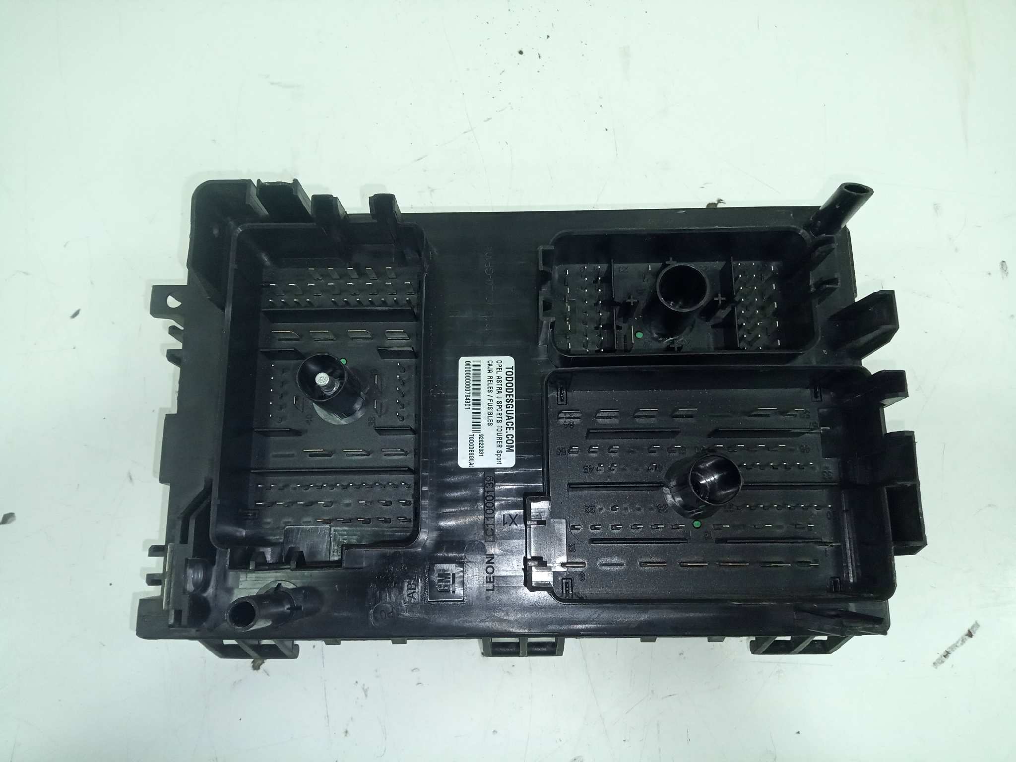 CAJA RELES / FUSIBLES foto 3