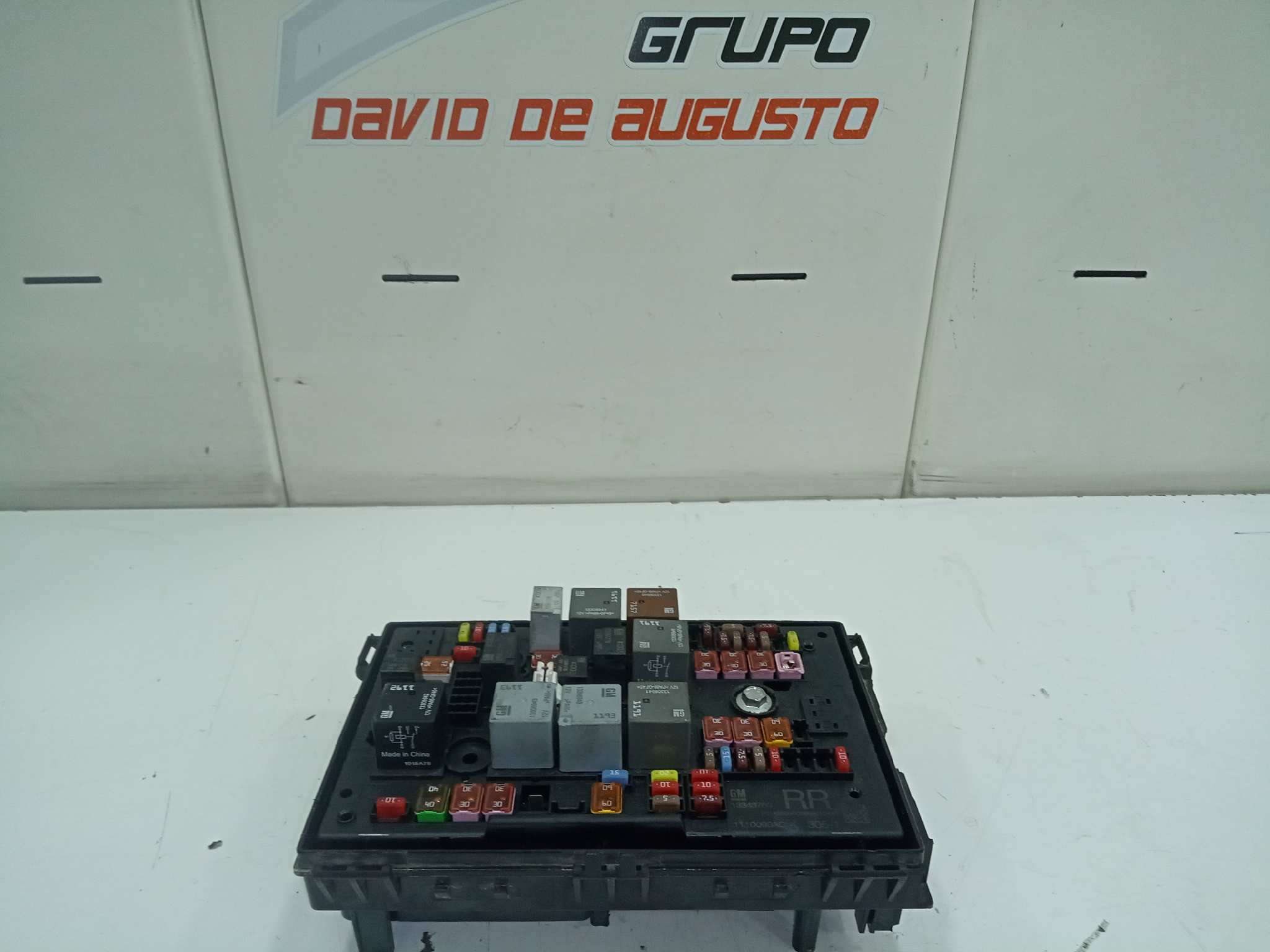 CAJA RELES / FUSIBLES foto 4