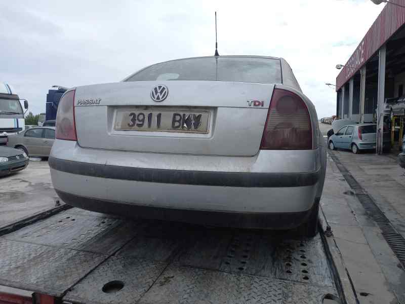 VOLKSWAGEN PASSAT BERLINA (3B3) Comfortline   |   10.00 - 12.04