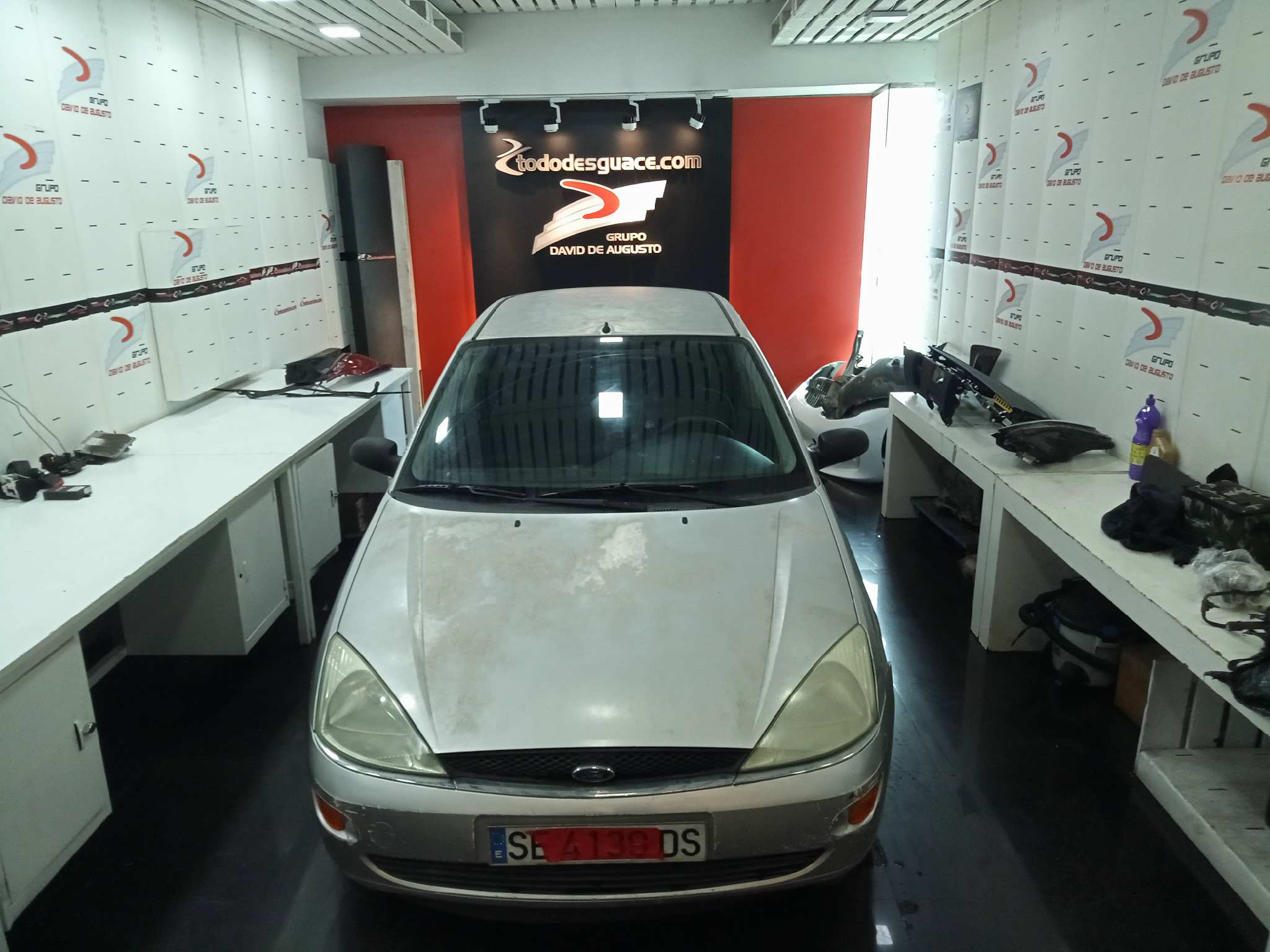 FORD FOCUS BERLINA (CAK) Ambiente   |   08.98 - 12.04