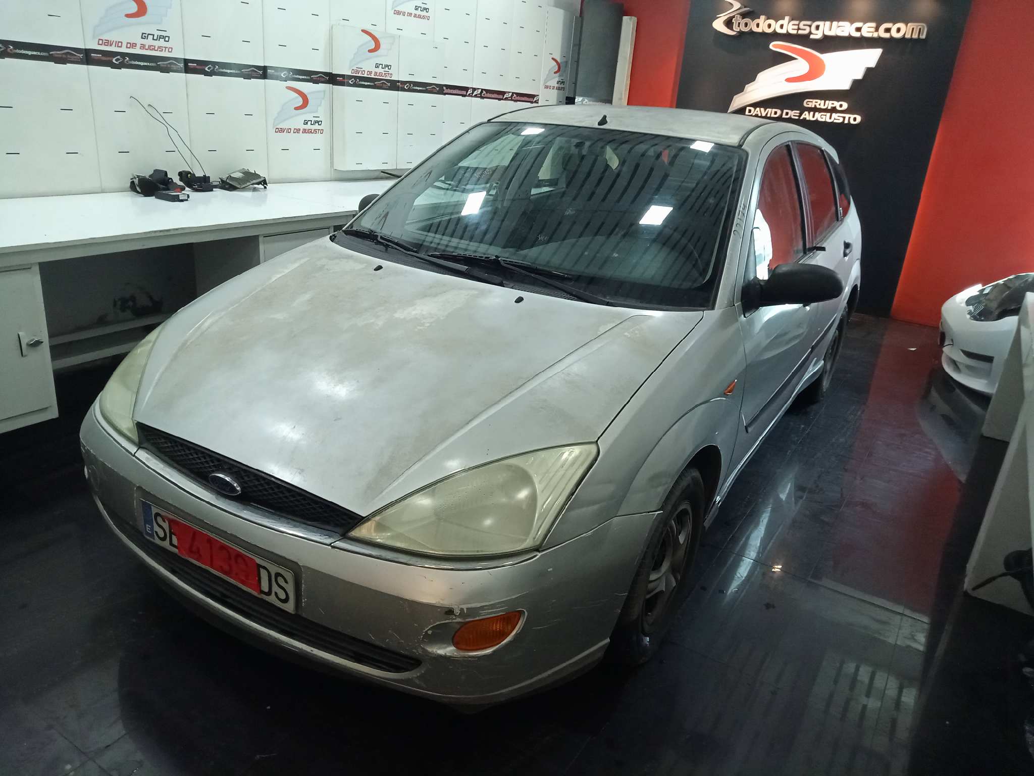 FORD FOCUS BERLINA (CAK) Ambiente   |   08.98 - 12.04 foto 2