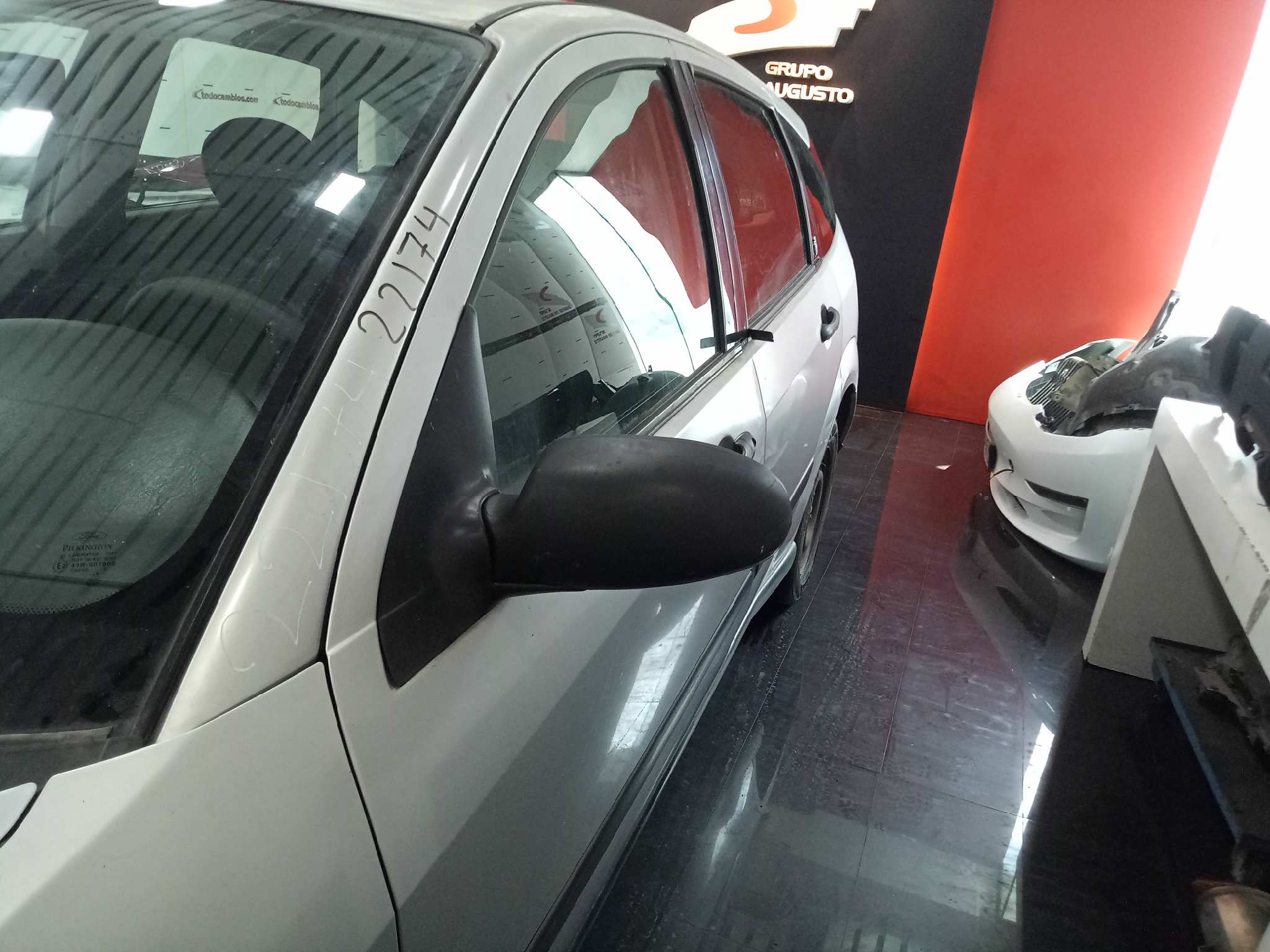 FORD FOCUS BERLINA (CAK) Ambiente   |   08.98 - 12.04 foto 4
