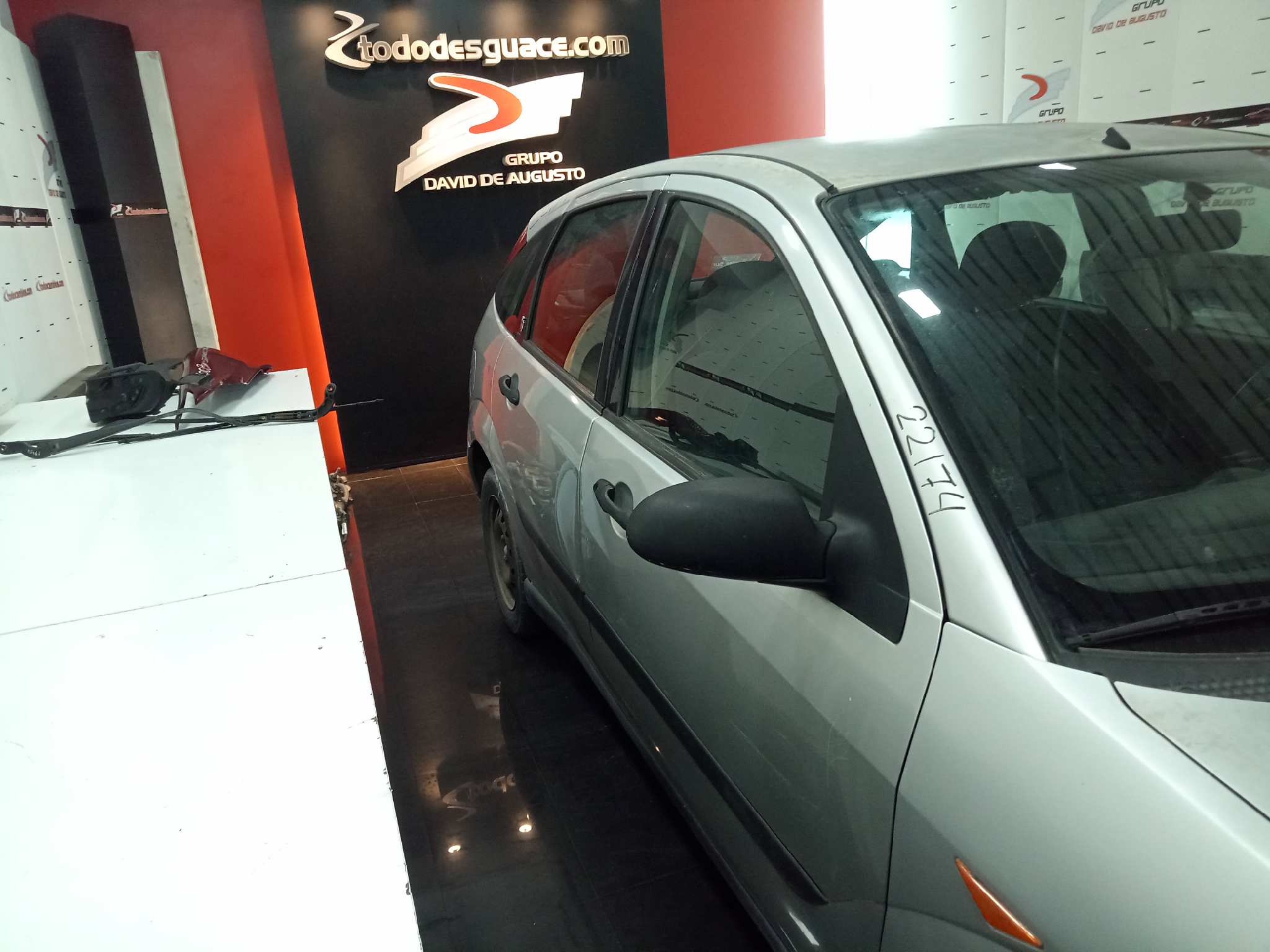 FORD FOCUS BERLINA (CAK) Ambiente   |   08.98 - 12.04 foto 5