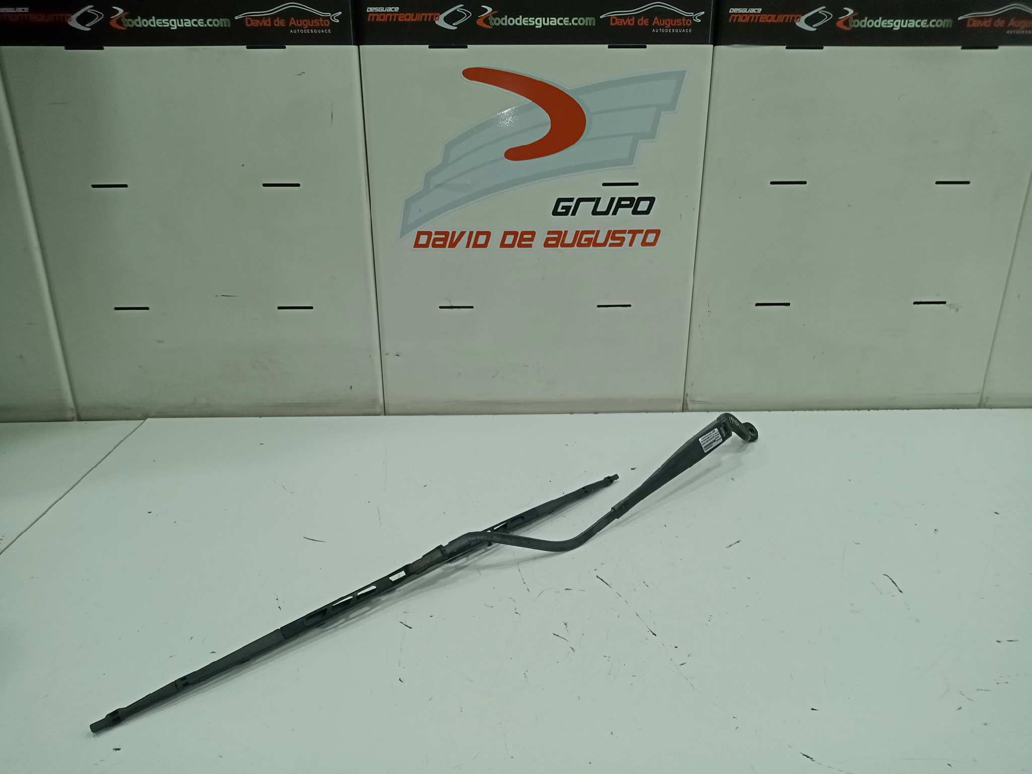 BRAZO LIMPIA DELANTERO IZQUIERDO