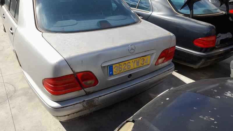 MERCEDES-BENZ BM SERIE 210 BERLINA *   |   0.95 - 0.02 foto 3