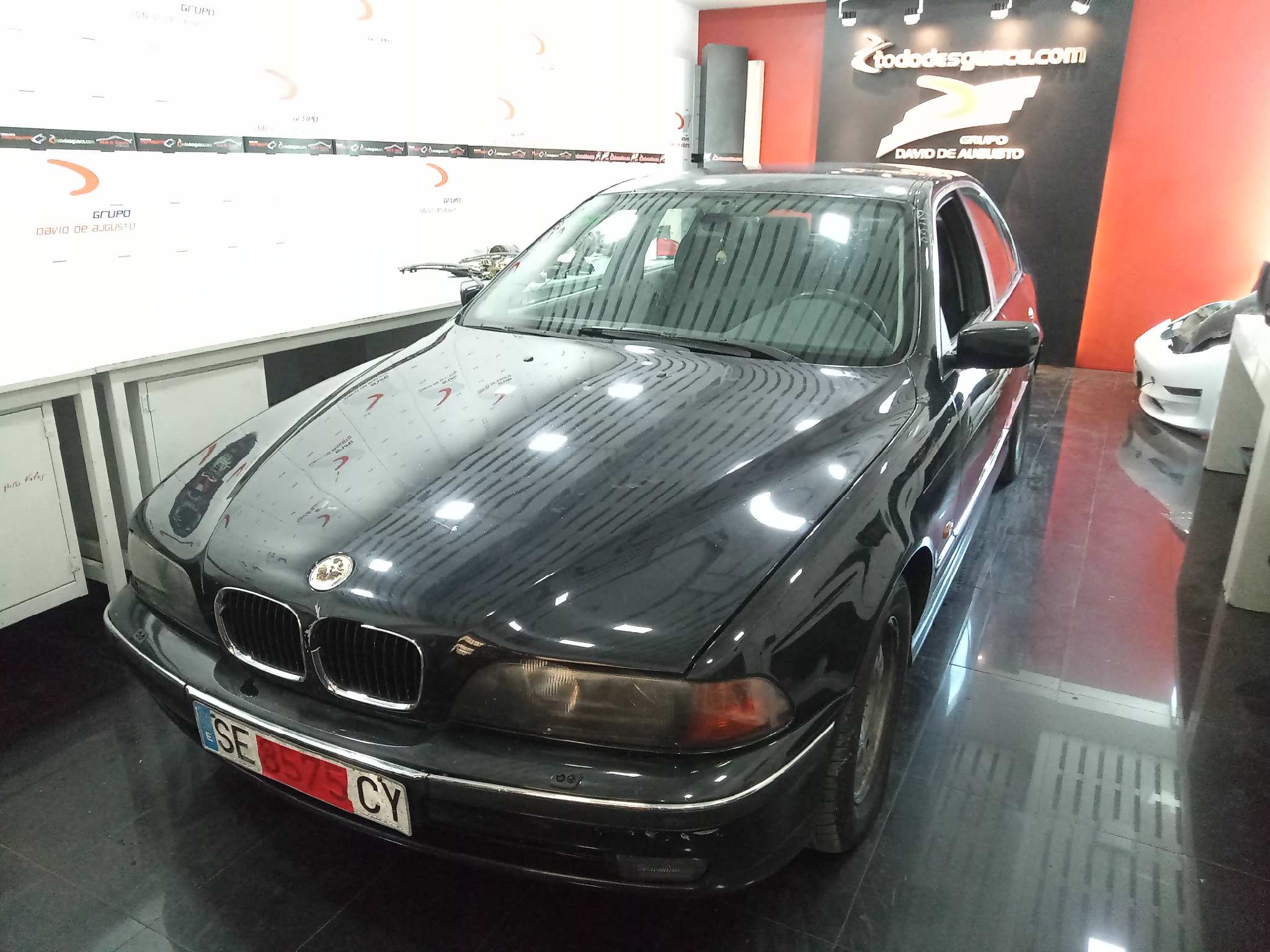 BMW SERIE 5 BERLINA (E39) 523i   |   09.95 - 12.00 foto 2