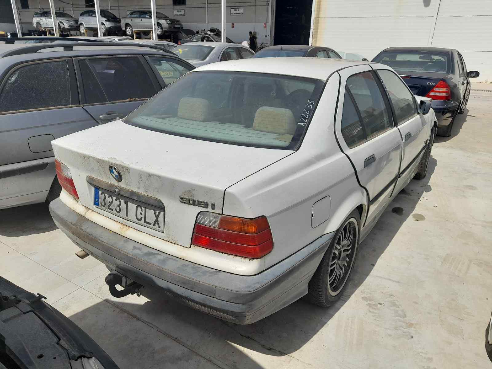 BMW SERIE 3 BERLINA (E36) 318i   |   01.91 - 12.98 foto 4