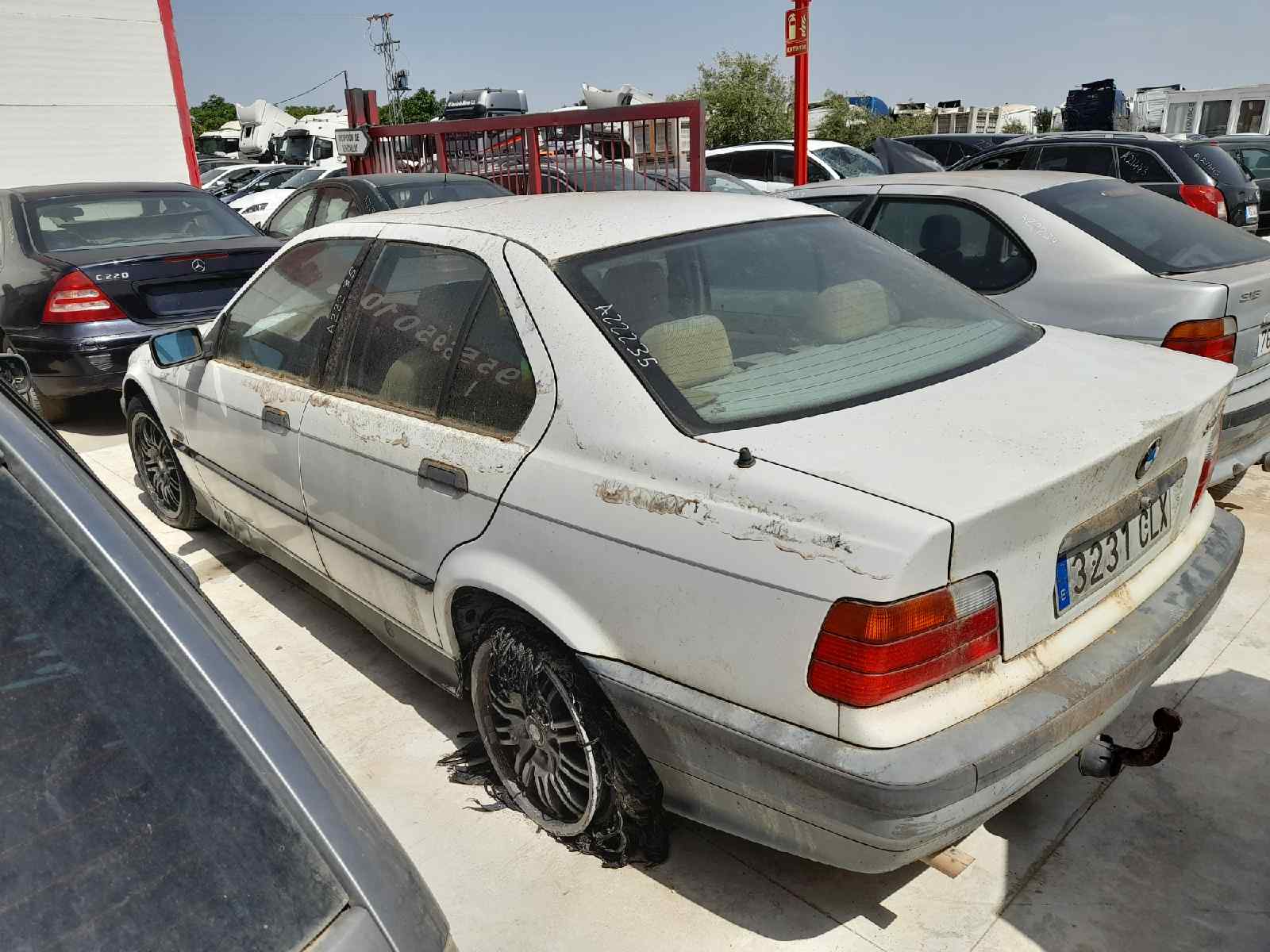 BMW SERIE 3 BERLINA (E36) 318i   |   01.91 - 12.98 foto 9