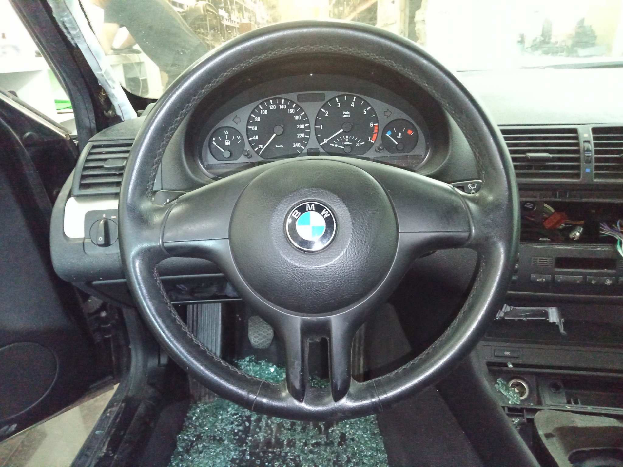 BMW SERIE 3 COMPACT (E46) 316ti   |   06.01 - 12.05