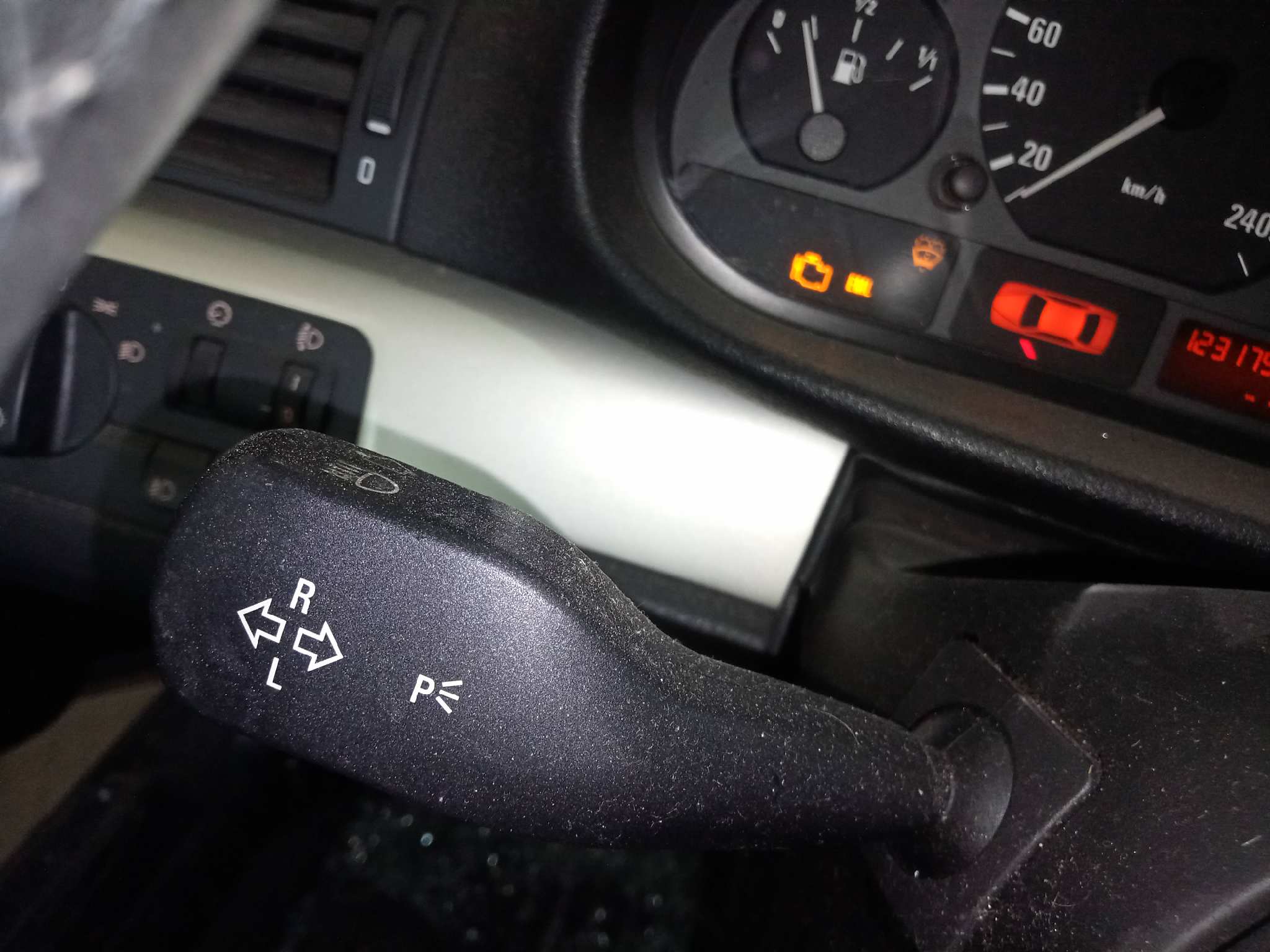 BMW SERIE 3 COMPACT (E46) 316ti   |   06.01 - 12.05