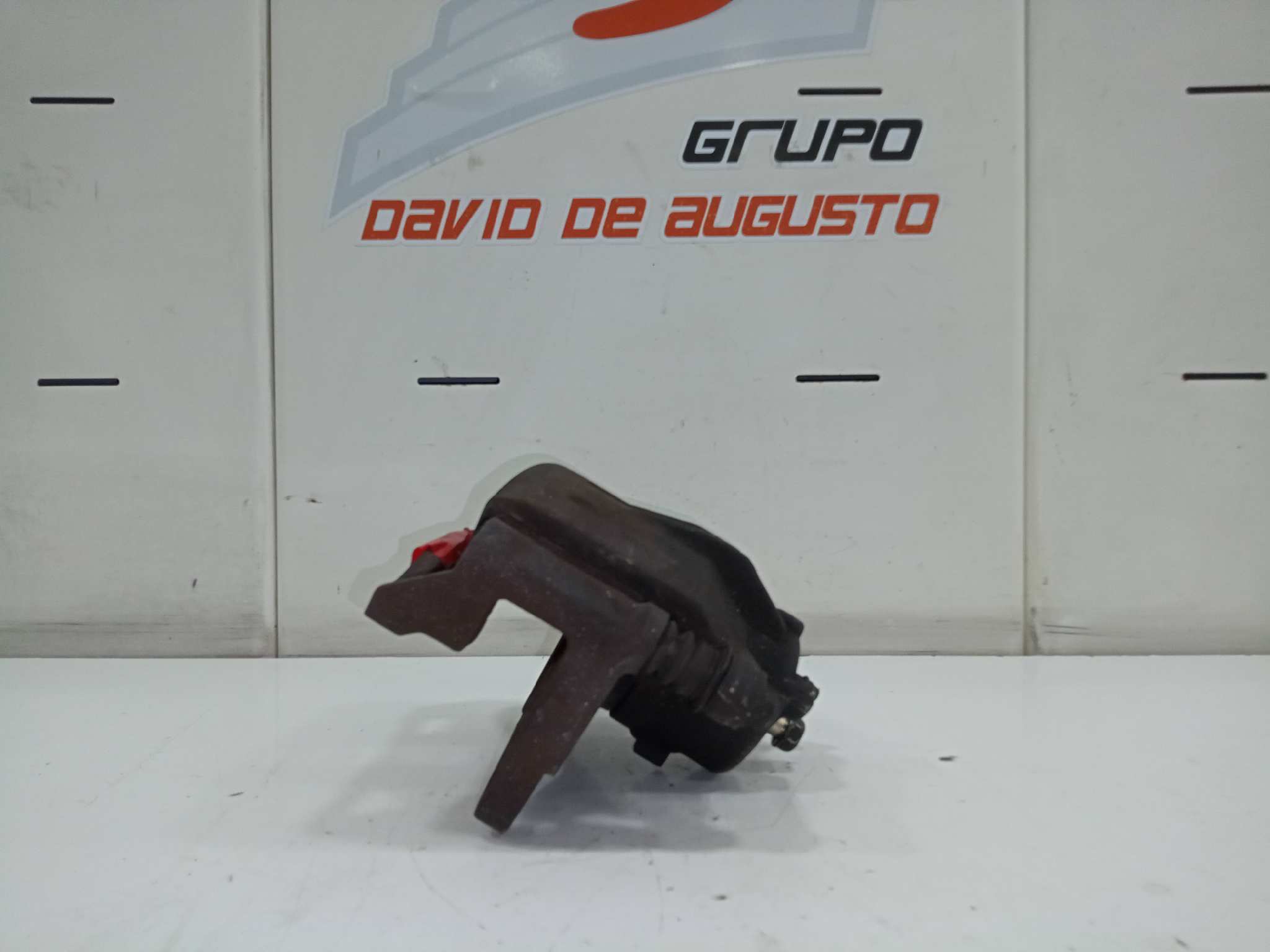 PINZA DE FRENO DELANTERA DERECHA foto 3