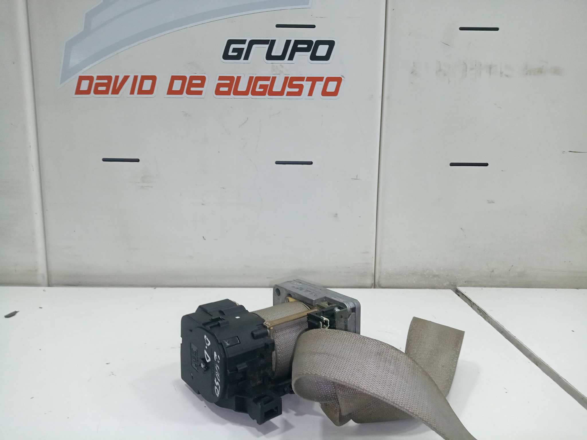 CINTURON SEGURIDAD DELANTERO DERECHO foto 3