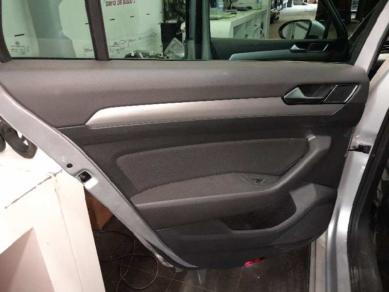 VOLKSWAGEN PASSAT VARIANT (3G5) BlueMotion   |   05.15 - ...