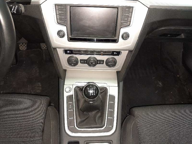 VOLKSWAGEN PASSAT VARIANT (3G5) BlueMotion   |   05.15 - ...