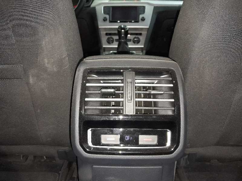 VOLKSWAGEN PASSAT VARIANT (3G5) BlueMotion   |   05.15 - ...