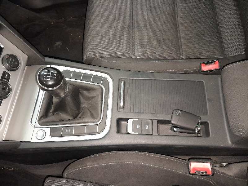 VOLKSWAGEN PASSAT VARIANT (3G5) BlueMotion   |   05.15 - ...