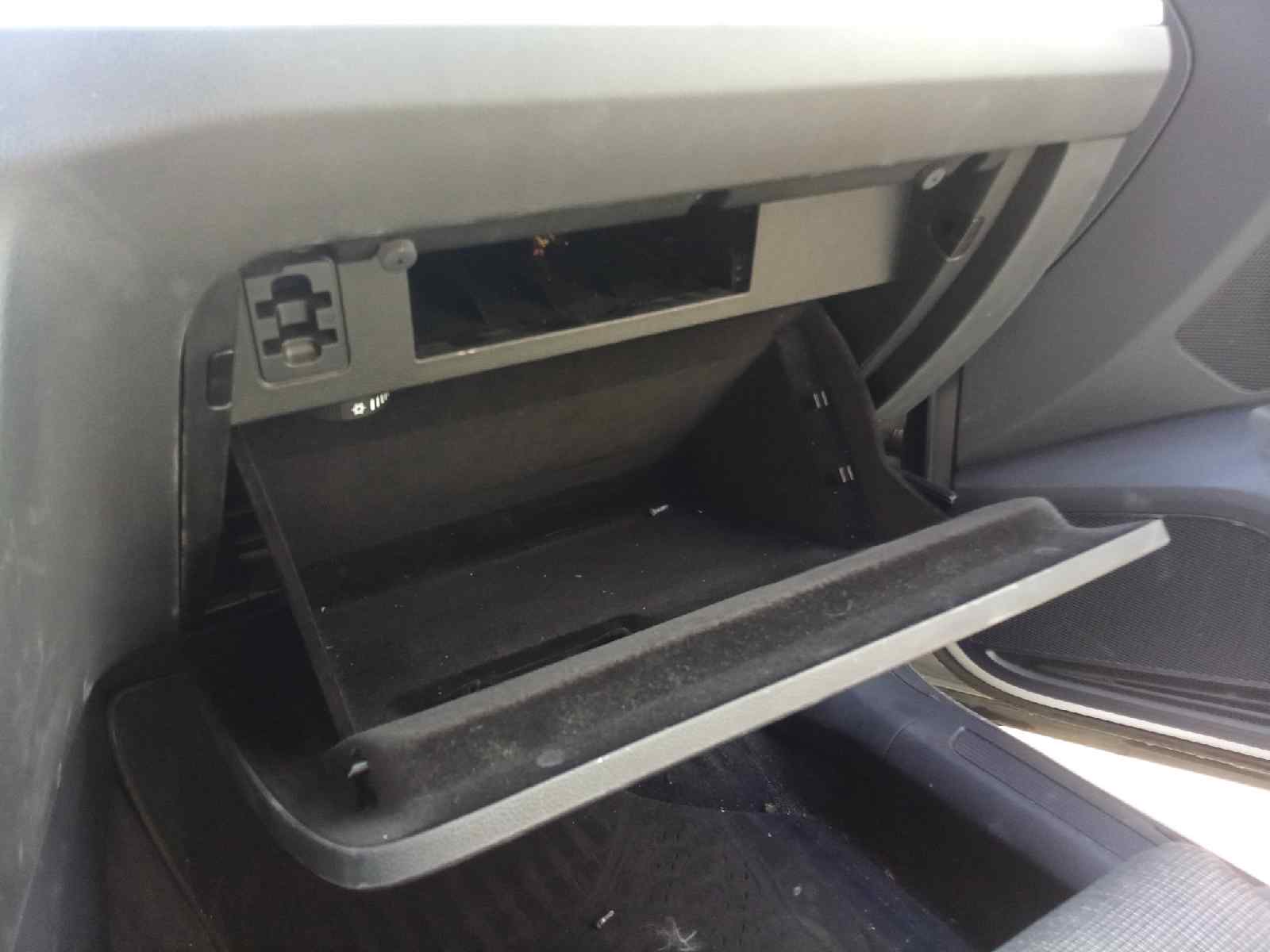 GUANTERA VOLKSWAGEN PASSAT VARIANT (3G5) BlueMotion   |   05.15 - ...