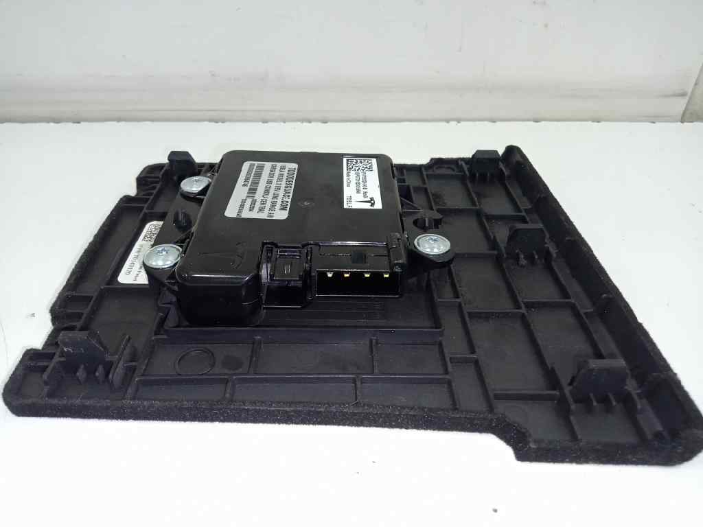 CARGADOR USB CONSOLA CENTRAL TESLA MODEL 3 BEV LONG RANGE AWD