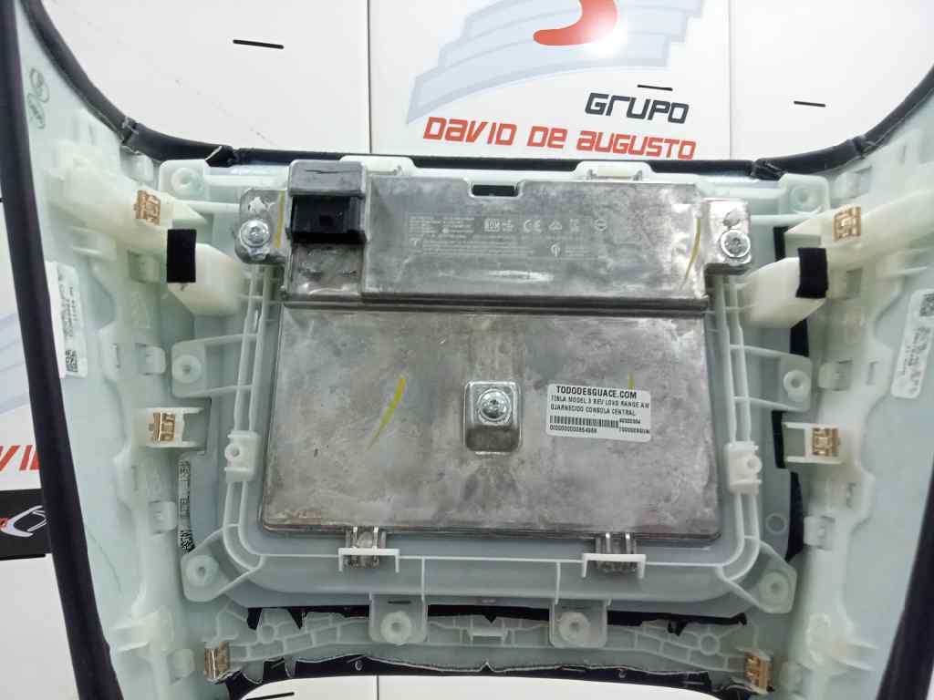 GUARNECIDO CONSOLA CENTRAL TESLA MODEL 3 BEV LONG RANGE AWD