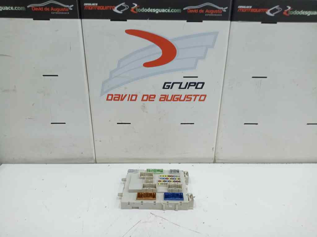 CAJA RELES / FUSIBLES