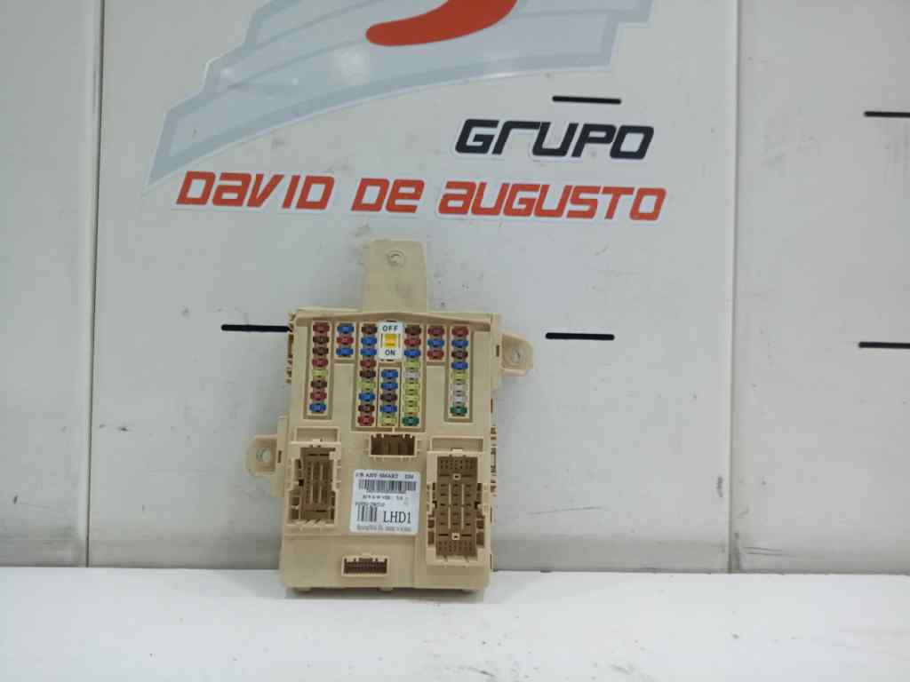 CAJA RELES / FUSIBLES
