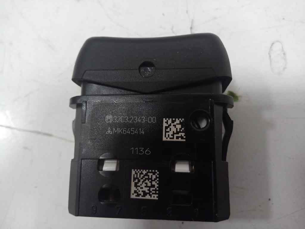 INTERRUPTOR ANTINIEBLA TRASERO FUSO CANTER 3S13