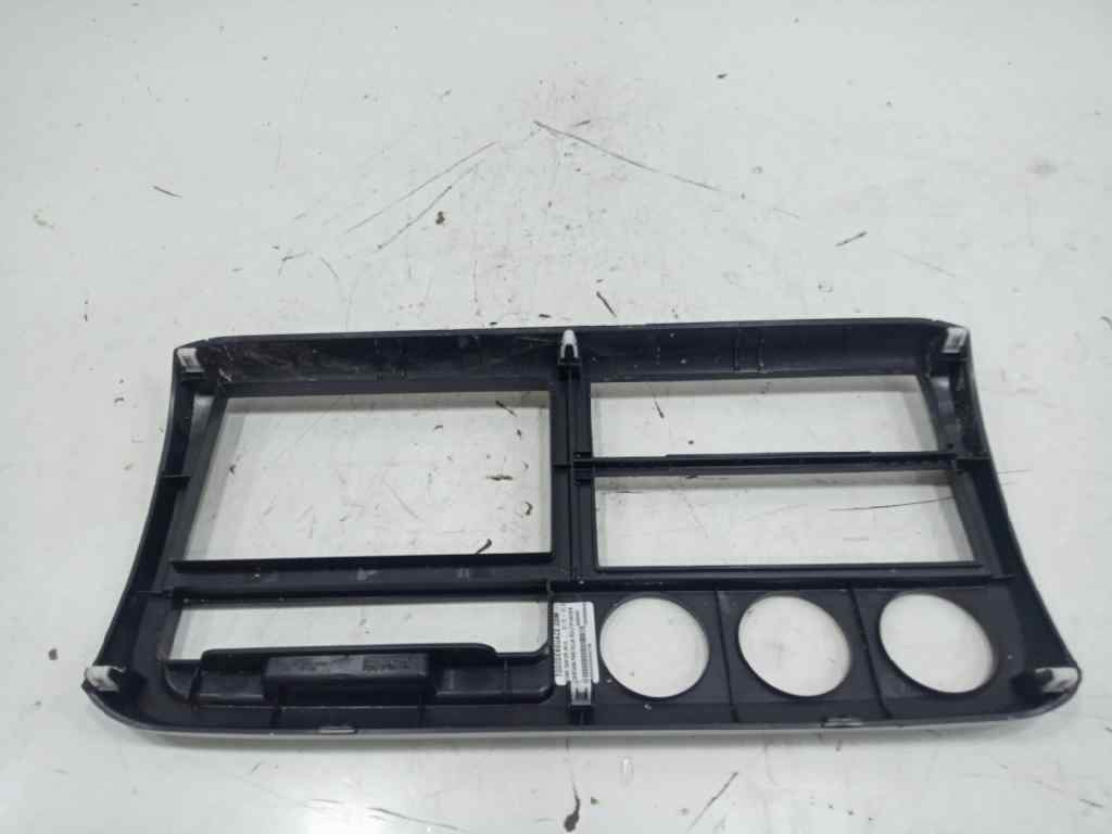 CARCASA PANTALLA MULTIFUNCION FUSO CANTER 3S13