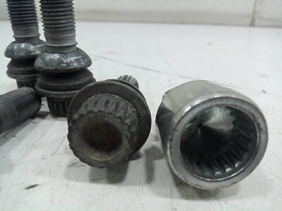 TORNILLO DE RUEDAS PORSCHE CAYENNE (TYP 9PA) S   |   08.02 - 12.07