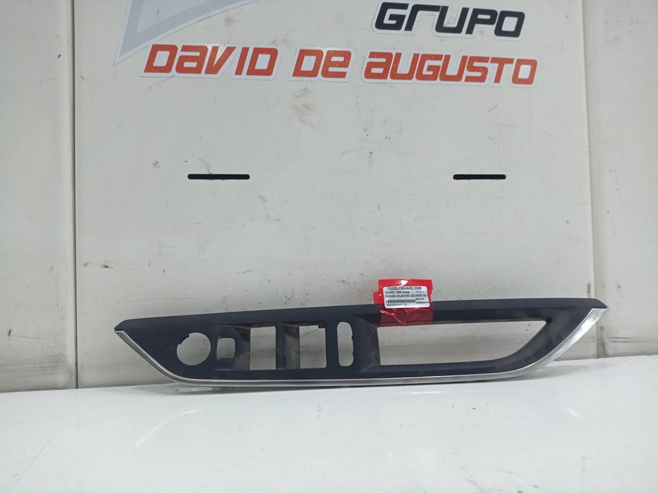 CARCASA DELANTERO IZQUIERDO DE MANDO ELEVALUNAS