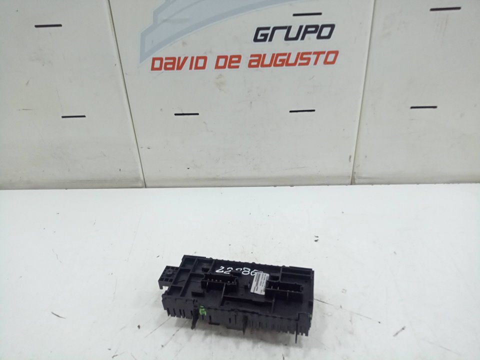 CAJA RELES / FUSIBLES