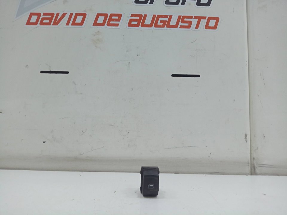 MANDO ELEVALUNAS DELANTERO DERECHO