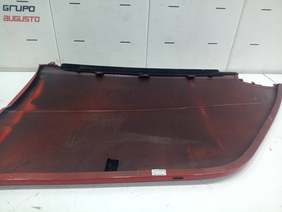 EMBELLECEDOR PUERTA DELANTERA DERECHA foto 2