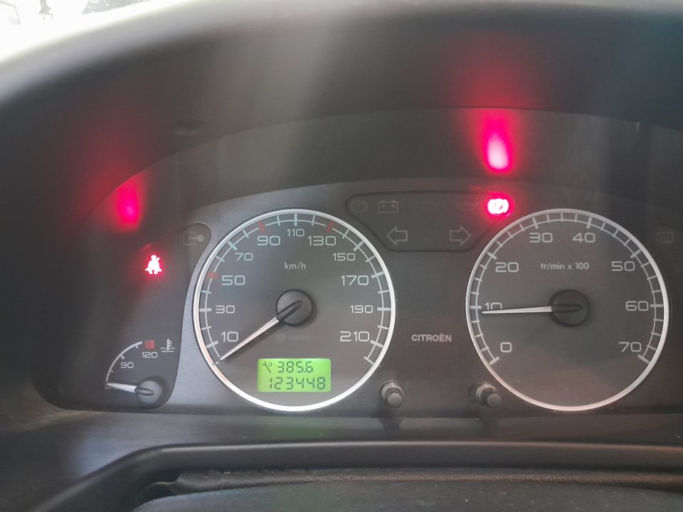 CITROEN XSARA BERLINA 1.6i 16V Premier   |   11.00 - 12.05