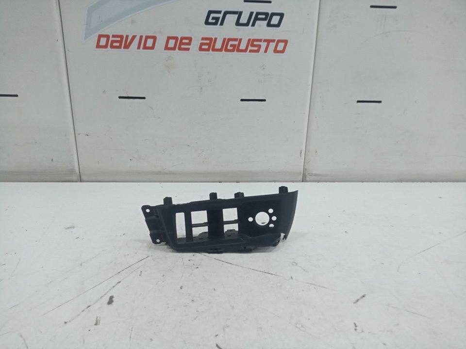 CARCASA DELANTERO IZQUIERDO DE MANDO ELEVALUNAS