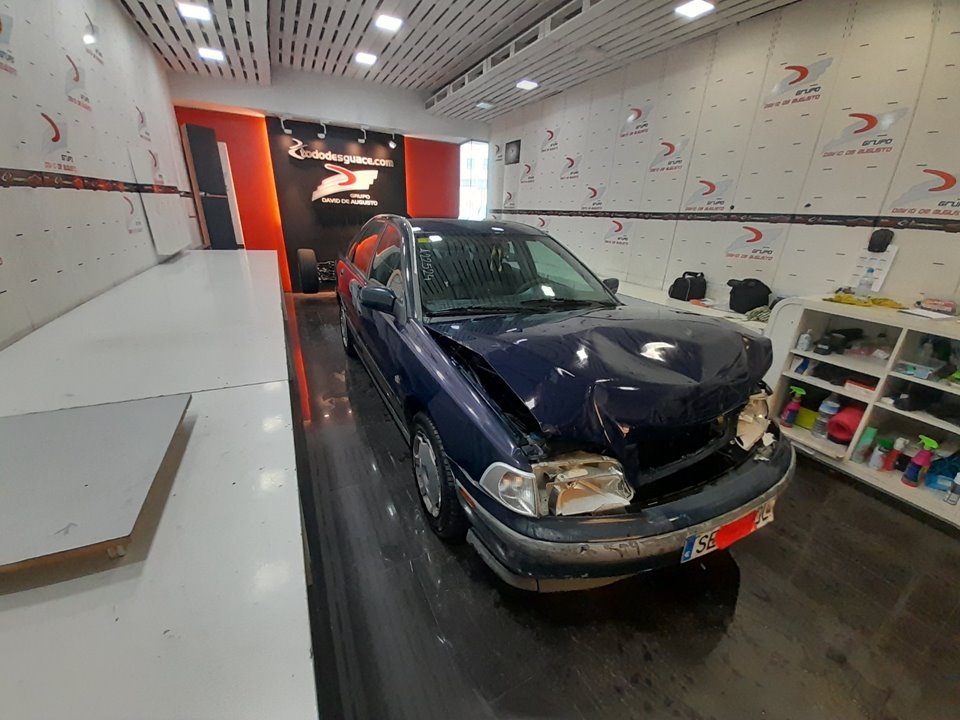 VOLVO S40 BERLINA (1995-2005) 1.9 D foto 2